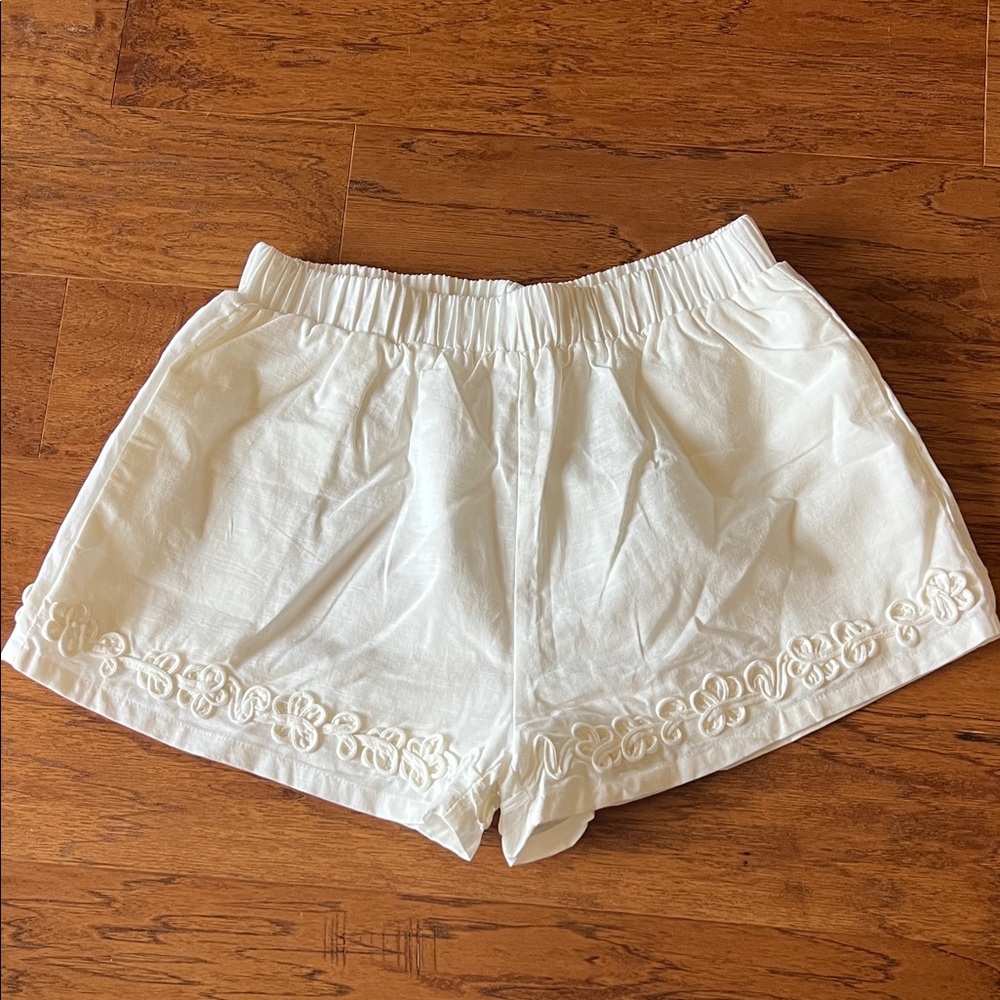 High-Waist White Embroidered Beach-Ready Shorts